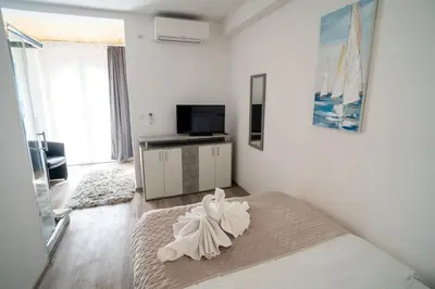 TV i/ili zabavni centar u objektu Irene Bed & Breakfast Tisno