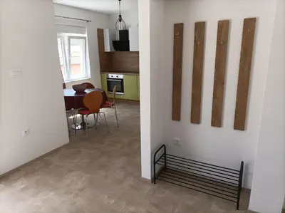 Kuhinja ili čajna kuhinja u objektu Spacious 2-bedroom apartment with terrace sea view