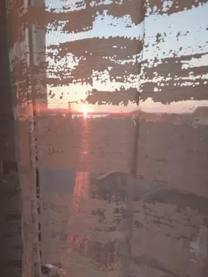 Pogled na izlazak ili zalazak sunca iz apartmana
