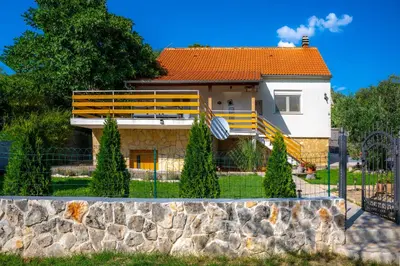 Zgrada u kojoj se nalazi vila