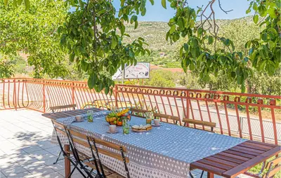 Balkon ili terasa u objektu 2 Bedroom Lovely Apartment In Danilo