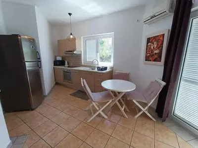 Kuhinja ili čajna kuhinja u objektu Family apartment Kreso Vodice