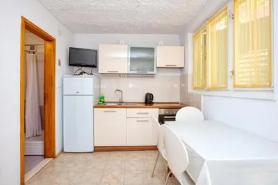 Kuhinja ili čajna kuhinja u objektu Apartments by the sea Sparadici, Sibenik - 19870