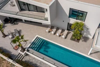 Bazen u objektu THE VIEW VODICE ili u blizini