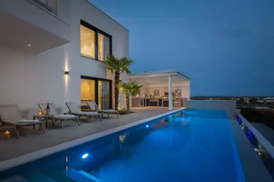 Bazen u objektu THE VIEW VODICE ili u blizini