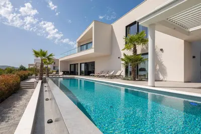Bazen u objektu THE VIEW VODICE ili u blizini