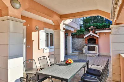 Tlocrt objekta Luxury 2 etage apartment with private heated pool