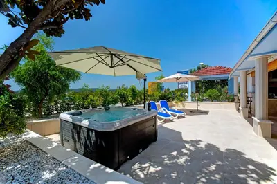 Bazen u objektu Luxury Apartment Plavi Biser ili u blizini