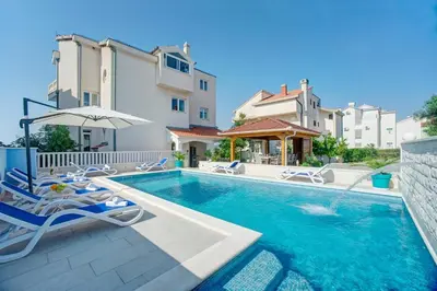 Bazen u objektu Luxury Apartment Plavi Biser ili u blizini