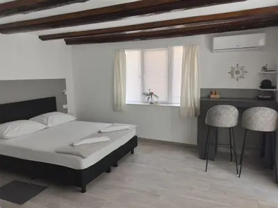 Krevet ili kreveti u jedinici u objektu Apartments Ciao Bella city centre with free parking