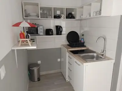 Kuhinja ili čajna kuhinja u objektu Apartments Ciao Bella city centre with free parking