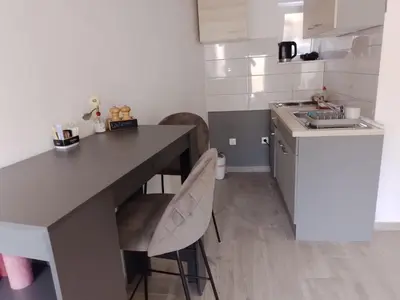 Kuhinja ili čajna kuhinja u objektu Apartments Ciao Bella city centre with free parking