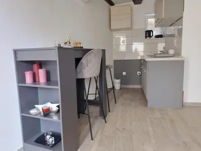Kuhinja ili čajna kuhinja u objektu Apartments Ciao Bella city centre with free parking