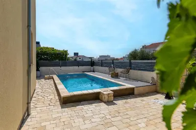Bazen u objektu Apartment Dora family only ili u blizini