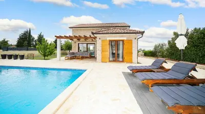 Bazen u objektu Villa Lucia ili u blizini