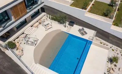 Bazen u objektu Villa Pirata ili u blizini