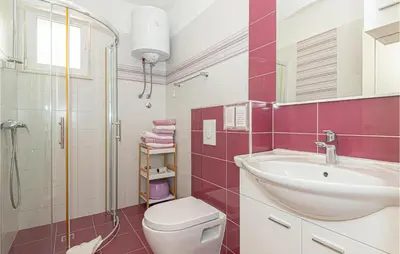 Kupaonica u objektu Stunning Home In Zatoglav With Wifi