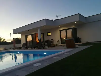 Bazen u objektu Villa Abelia ili u blizini