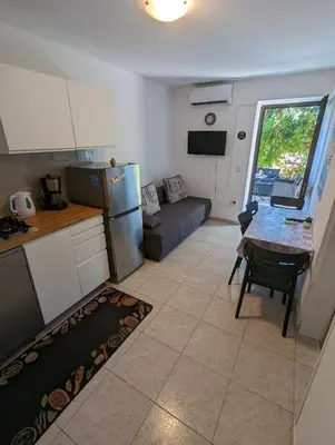 Kuhinja ili čajna kuhinja u objektu ground floor apartment 50m from beach