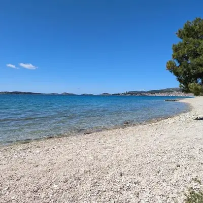 ground floor apartment 50m from beach