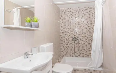 Kupaonica u objektu 2 Bedroom Beautiful Home In Milinkovica
