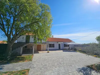 Zgrada u kojoj se nalazi vikendica