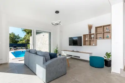 TV i/ili zabavni centar u objektu Katrya luxury villa