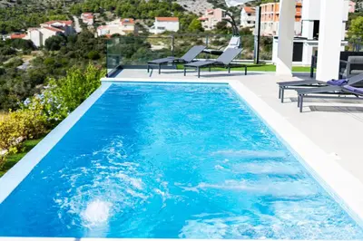 Bazen u objektu Villa Infinity View ili u blizini