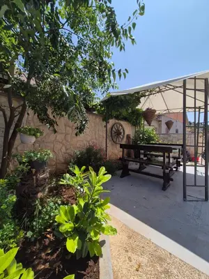 Vrt u objektu Apartments Tonći