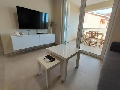TV i/ili zabavni centar u objektu Seashells Apartments Tribunj