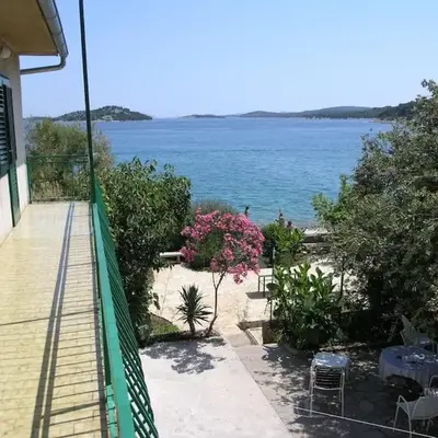 Beachfront House with garden and two terraces