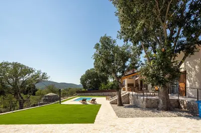 Pogled na planine ili pogled na planine iz vila