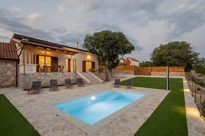 Bazen u objektu Villa Mara with Private Pool near Šibenik ili u blizini