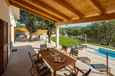 Bazen u objektu Villa Mara with Private Pool near Šibenik ili u blizini