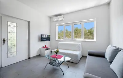 TV i/ili zabavni centar u objektu 2 Bedroom Stunning Apartment In Murter