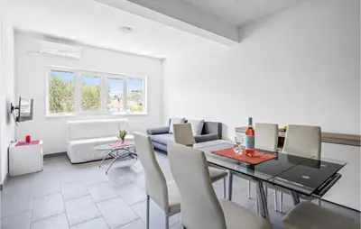 Tlocrt objekta 2 Bedroom Stunning Apartment In Murter