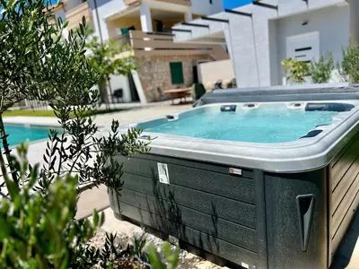Bazen u objektu Villa Felix ili u blizini