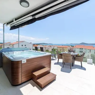 Villa Aliara Jacuzzi Apartment