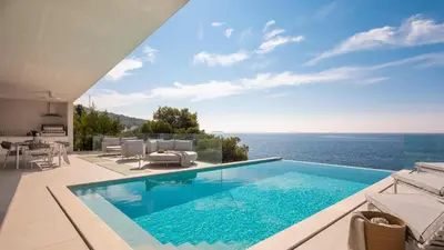 Bazen u objektu Villa Dream Pearl ili u blizini
