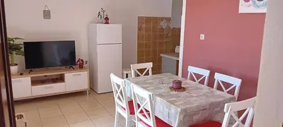 Kuhinja ili čajna kuhinja u objektu Apartmani Alaga B