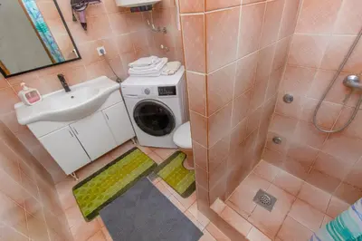 Kupaonica u objektu Apartmani Alaga B