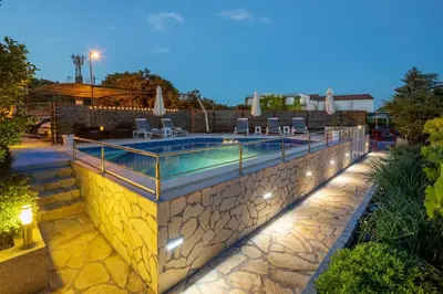 Bazen u objektu Villa Salvia Mare ili u blizini