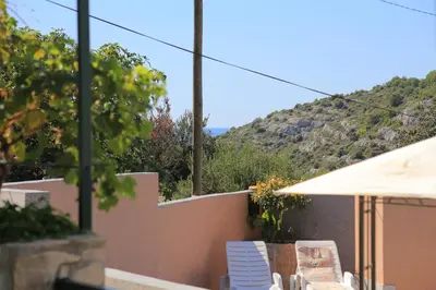 Pogled na planine ili pogled na planine iz vikendica