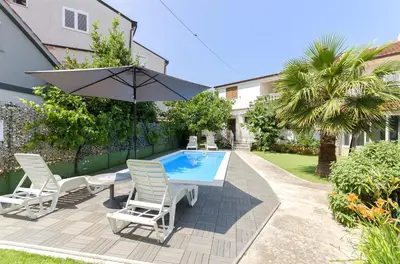 Bazen u objektu Apartment Milena ili u blizini