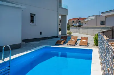 Bazen u objektu Holiday house Mareta - outdoor swimming pool, 4 bedrooms, WIFI ili u blizini
