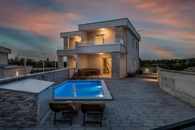 Bazen u objektu Holiday house Lumina - outdoor swimming pool, 4 bedrooms, WIFI ili u blizini