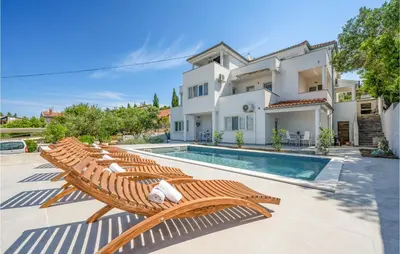 Bazen u objektu Amazing Apartment In Murter With Wifi ili u blizini