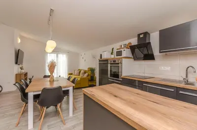 Kuhinja ili čajna kuhinja u objektu Apartment Tarle