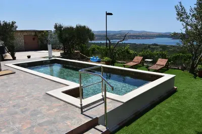 Bazen u objektu Villa Serenity ili u blizini