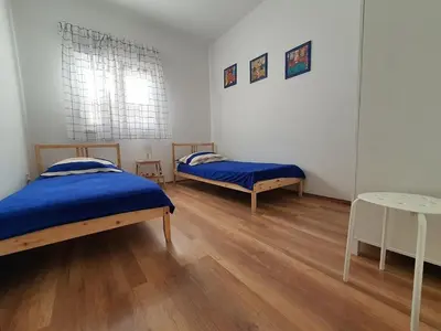 Krevet ili kreveti u jedinici u objektu Apartments by the sea Rogoznica - 20158